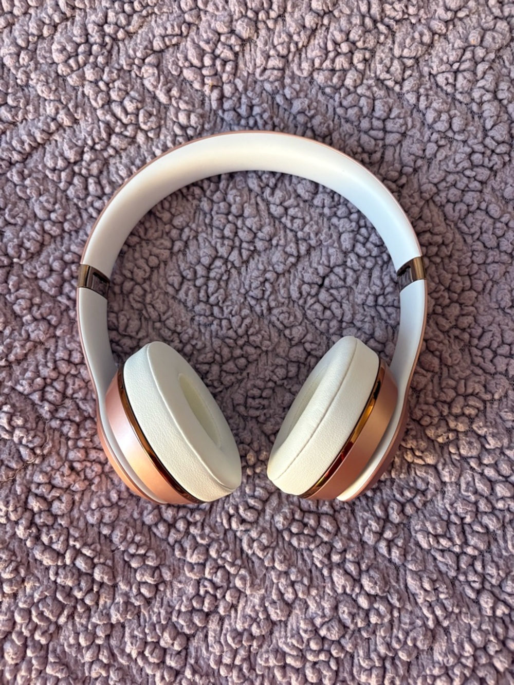 Beats Solo3 Wireless On-Ear Headphones in Rose Gold and White